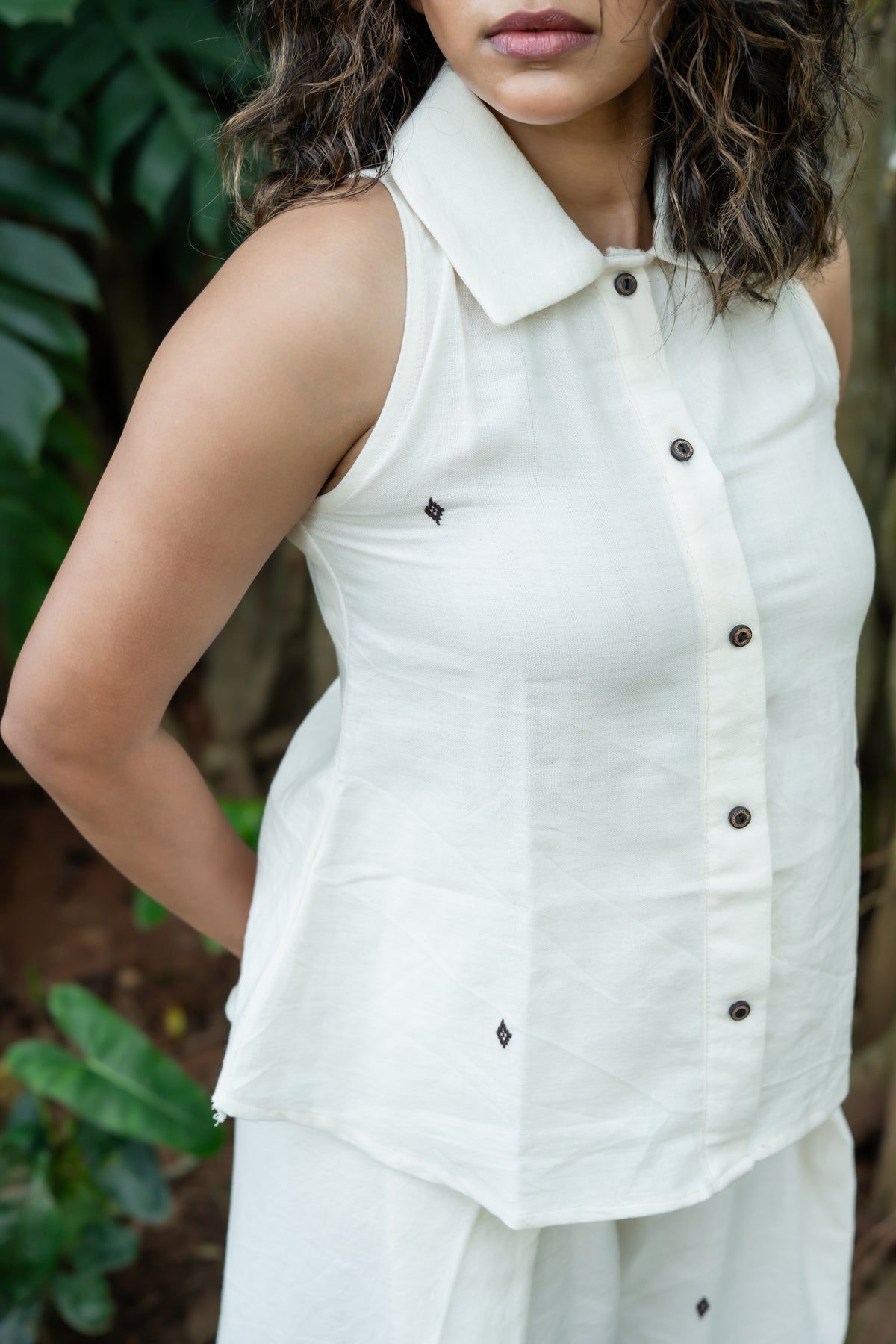 Baisali cream Kotpad handloom cotton top, waist-up front view showing the button placket